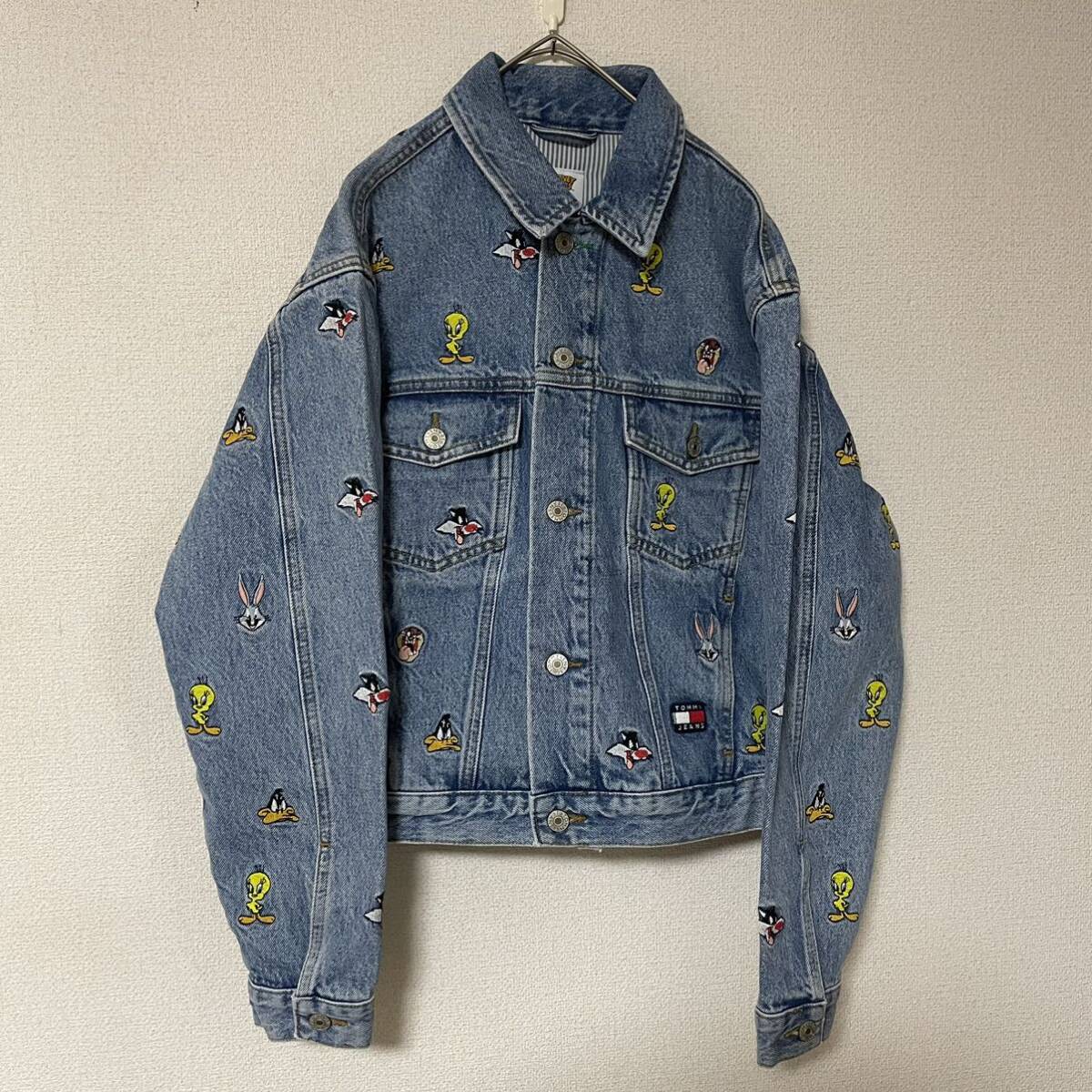 TOMMY JEANS トミー　トミージーンズ　LOONY TUNES ルーニー・テューンズ　ワーナーブラザーズ　WB デニムジャケット　Gジャン　 刺繍　XS