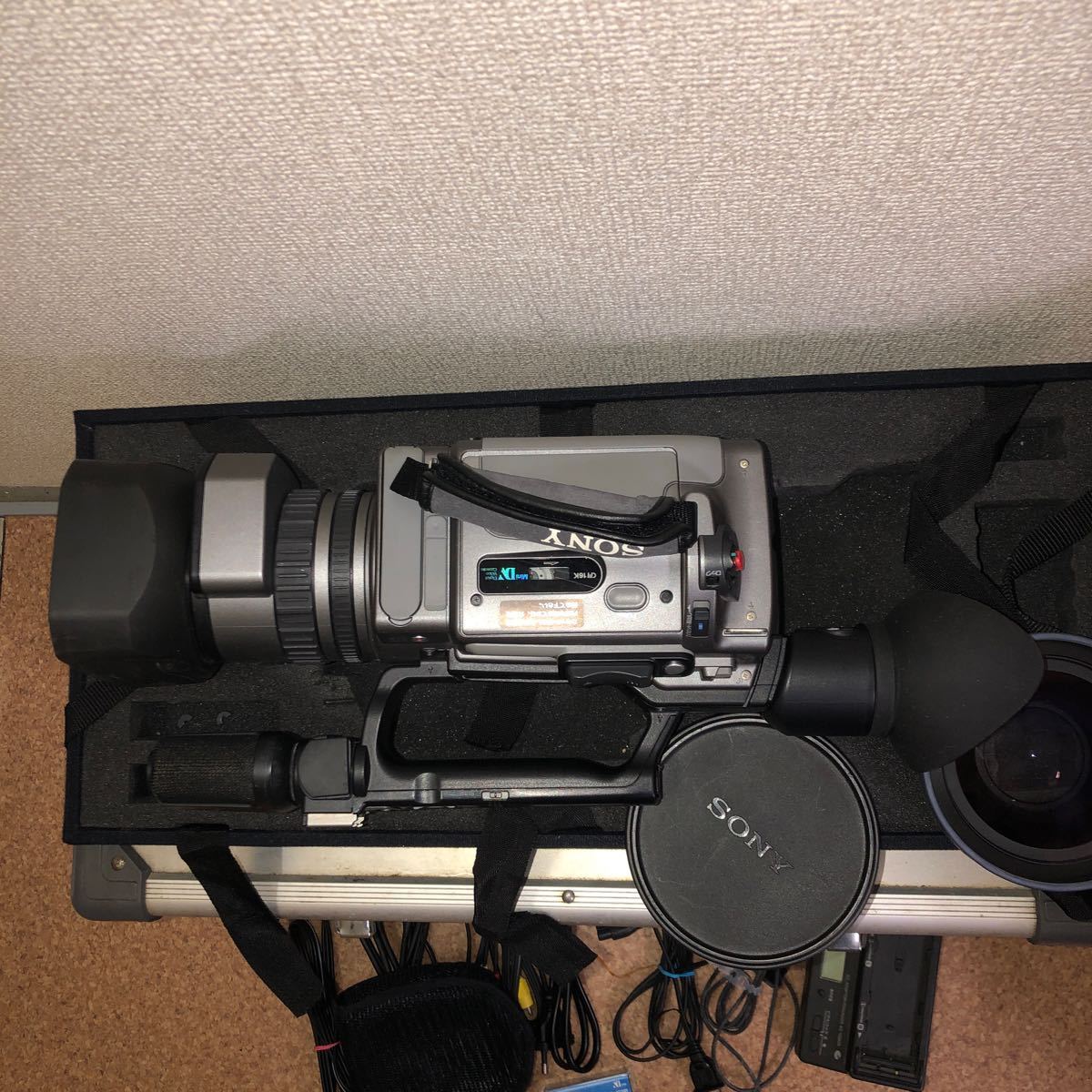 SONY DCR-VX2100 ビデオカメラ ケース付き 動作未確認　ジャンク 1円〜_画像4