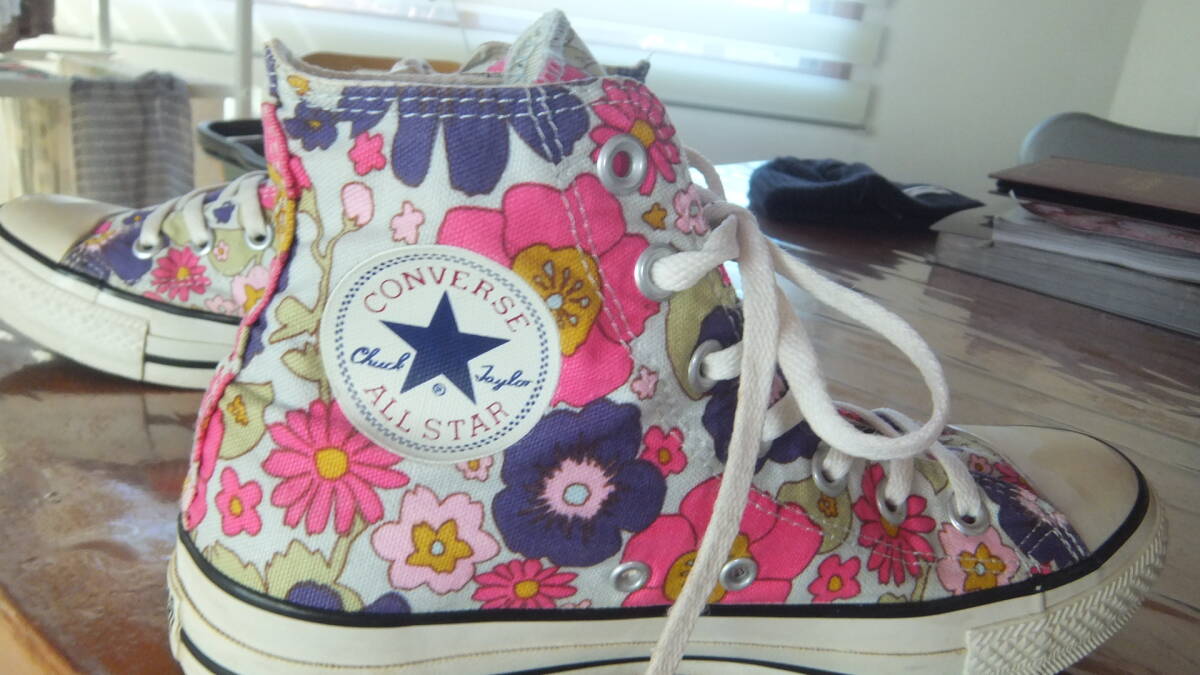 R060308断捨離　処分 CONVERSE　コンバーズ　ALL　STAR　オールスター　ハイカットスニーカー　花柄　USED　レディース25.0㎝_画像4