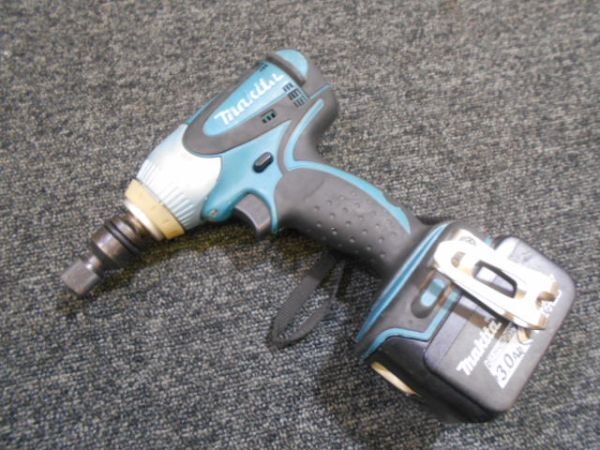 ☆makita マキタ 18V 充電式インパクトレンチ TW251DRFX 中古★_画像8