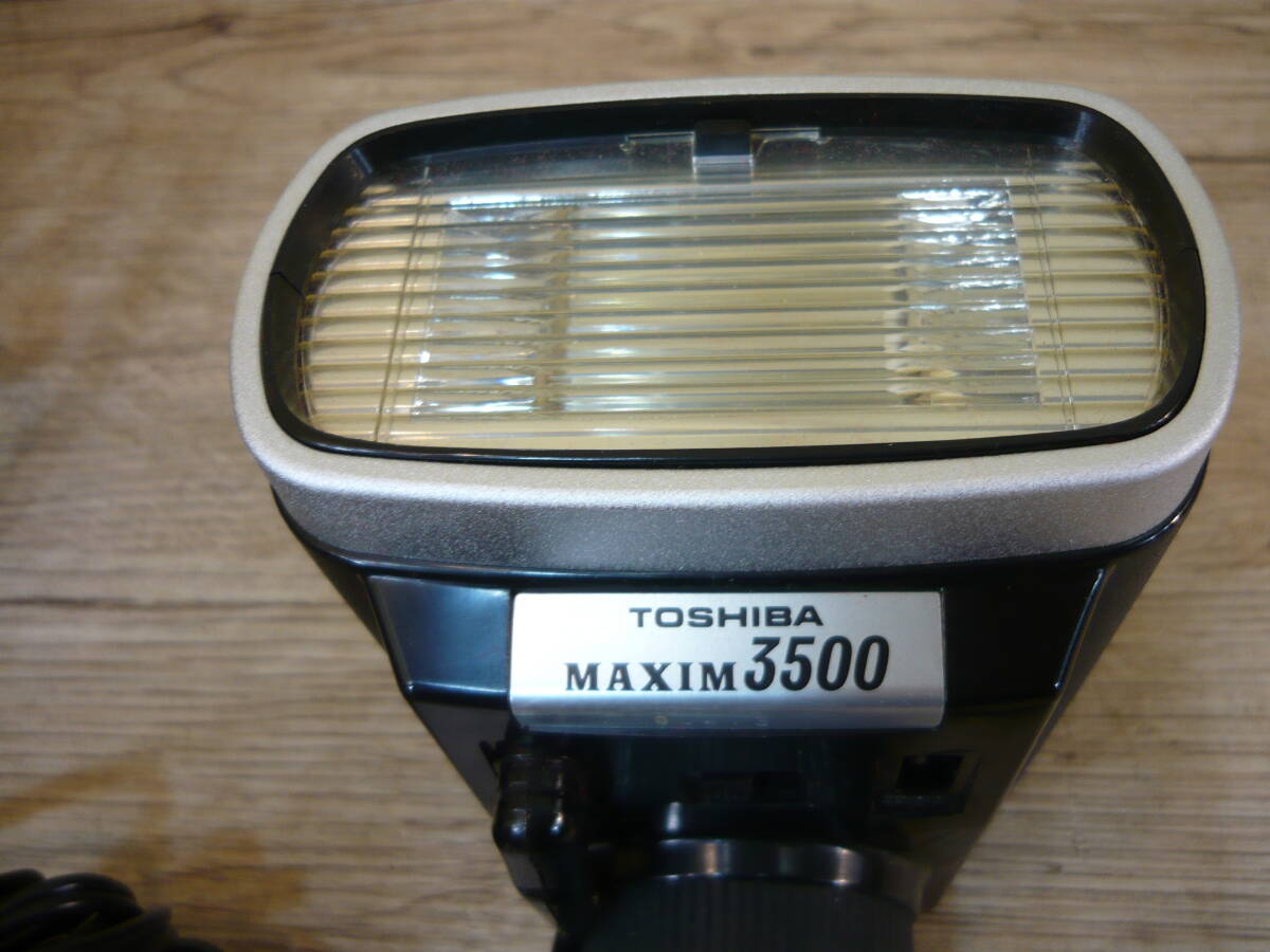 【中古・美品】TOSHIBA/東芝　MAXIM３５００　ストロボ　発光確認済み　AC/DC両用　フラッシュ　_画像2