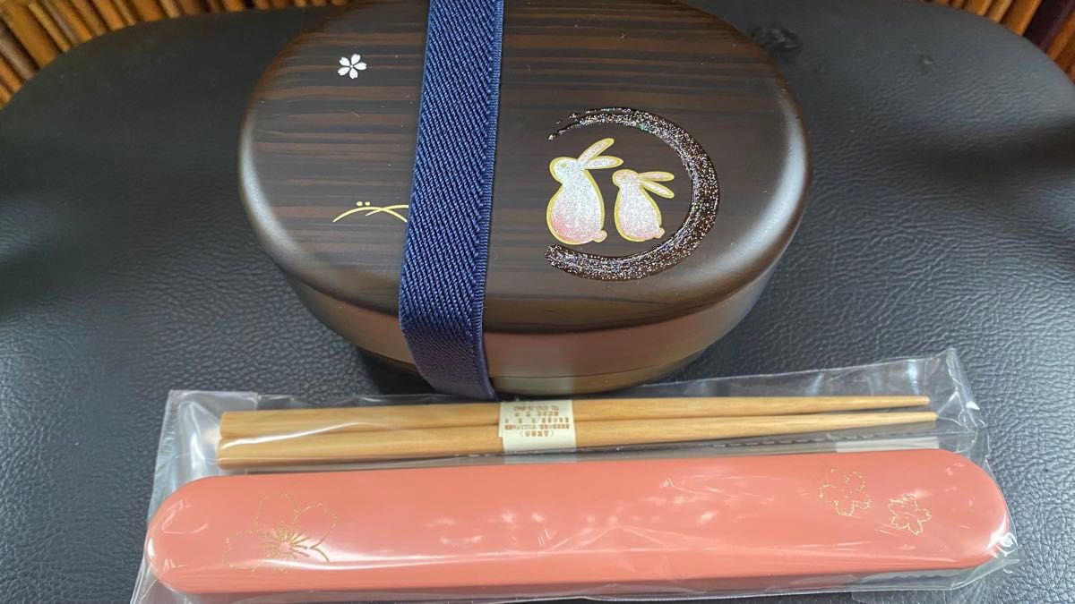 新品！日本製少し小さめ弁当箱　漆器弁当箱　月うさぎ＆ピンク桜箸、箸ケースセット