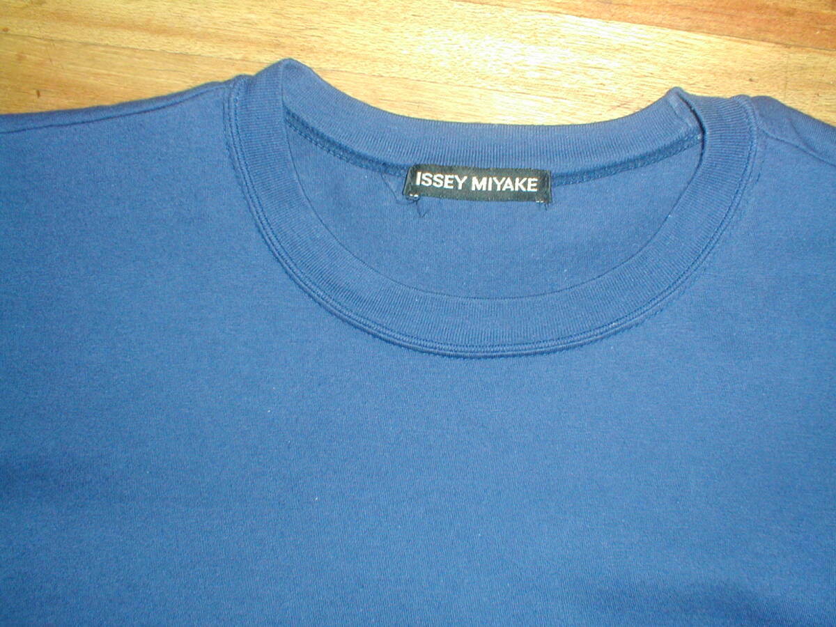  ISSEY MIYAKE（イッセイ・ミヤケ）Tシャツ（ネイビー）_画像2