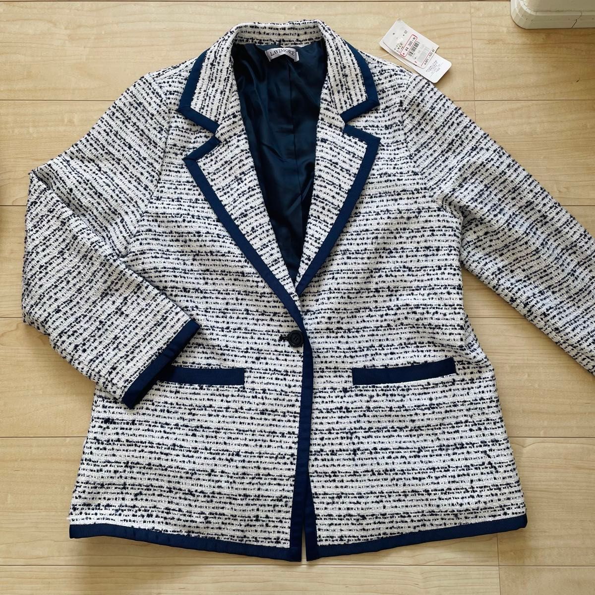 【新品】白に紺のラインのジャケット　Lサイズ　レディース