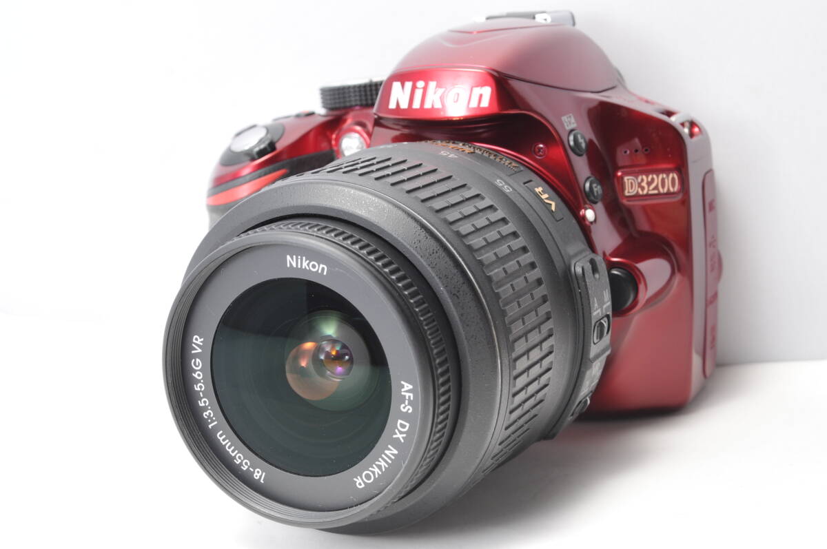 〓シャッター回数わずか3656回　外観綺麗〓ニコン Nikon D3200 レッド　手振れ補正レンズ付き_画像1