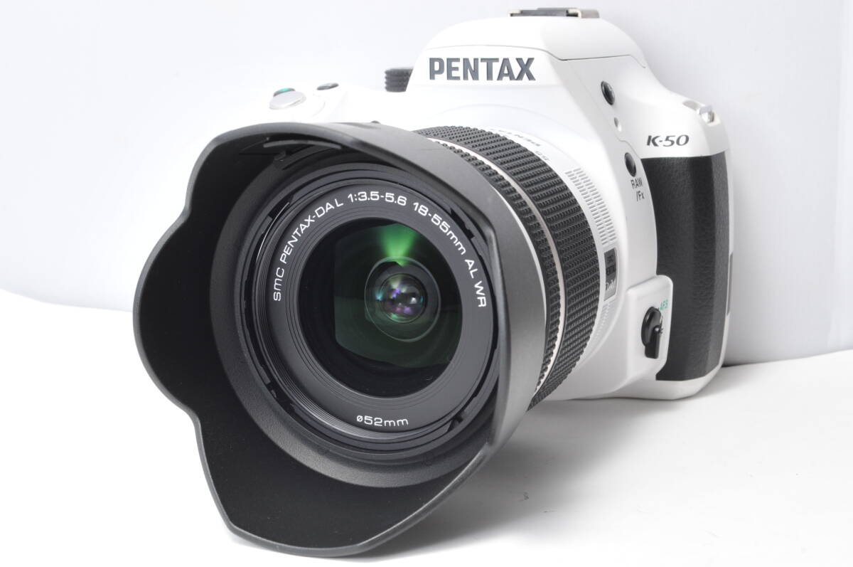 〓シャッター回数6949回　非常に綺麗〓ペンタックス Pentax K-50 フード　レンズ付き_画像1