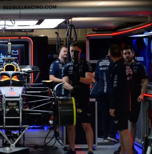 レッドブル 2023 ラスベガスGP 支給品 ポロシャツ M 非売品 レッドブル 2023 ラスベガスGP 支給品 ポロシャツ M 非売品
