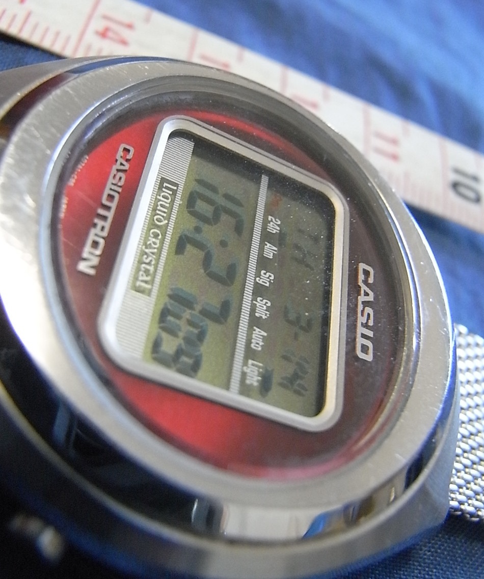 動作品 CASIO カシオ CASIOTRON カシオトロン TRN-03 メンズ デジタル 腕時計 レッド文字盤 シルバー メタルベルト ステンレス _画像2