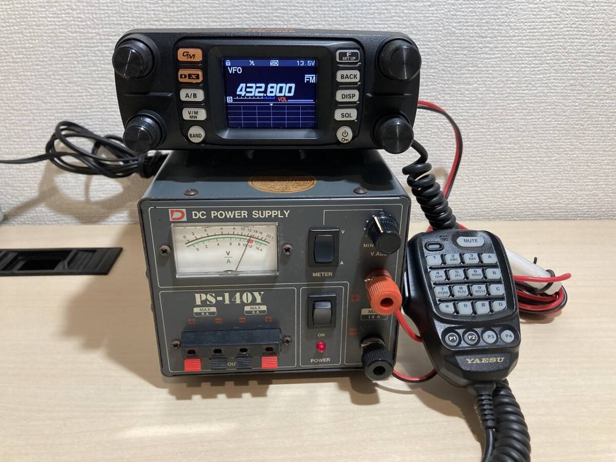 ★YAESU ヤエス FTM-300DS VHF/UHF(144/430MHz)デュアルバンド トランシーバー 20W 通電確認済!! DAIWA PS-140Yセット 現状品 FTM-300D_画像1