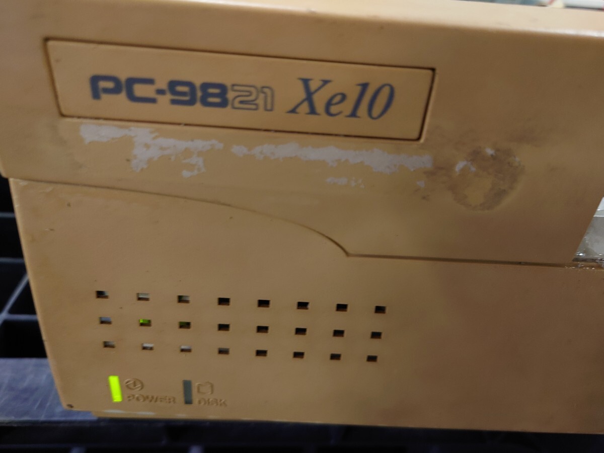 NEC PC9821Xe10/C4 本体 通電のみ確認 増設RAM HDDなし ＣＰＵ換装済み ジャンク扱い_画像1
