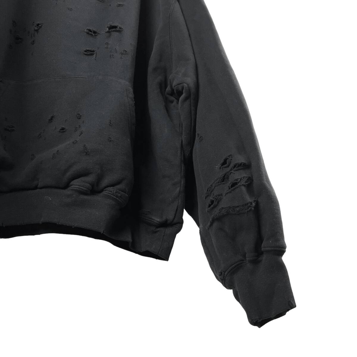 BALENCIAGA(バレンシアガ) DAMAGE DESTROYED HOODIE (black BALENCIAGA(バレンシアガ) DAMAGE DESTROYED HOODIE (black