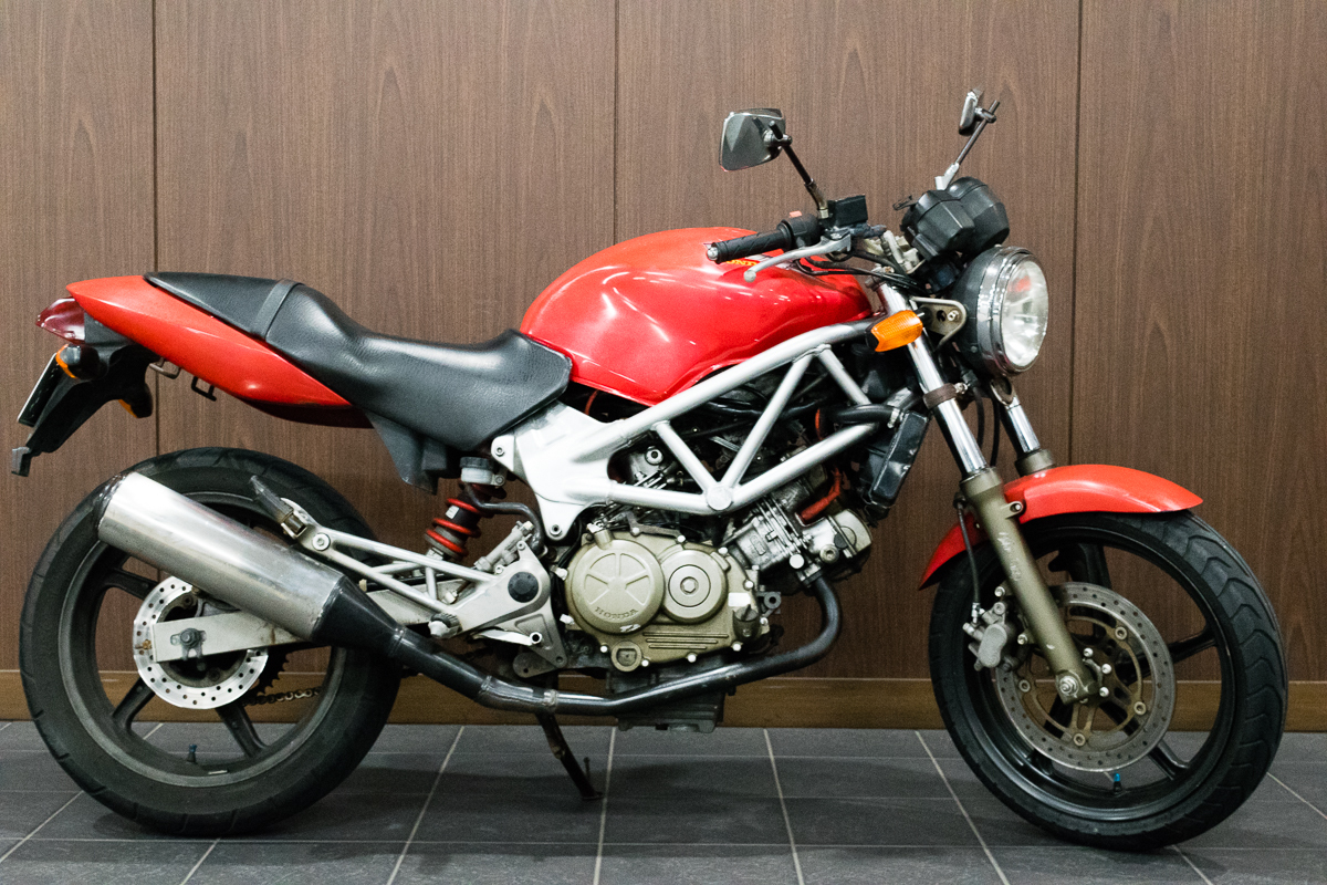 ホンダ VTR250 MC33 前期型キャブ仕様 東京発 絶賛使用中 ジムカーナ 街乗り 通勤 通学 新社会人 新入学 バイク便 Uber_画像2