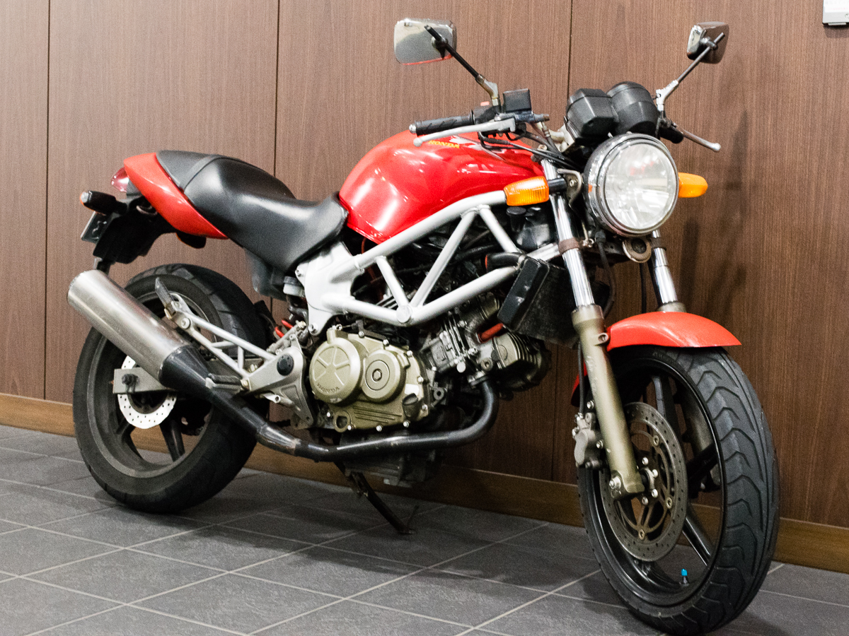 ホンダ VTR250 MC33 前期型キャブ仕様 東京発 絶賛使用中 ジムカーナ 街乗り 通勤 通学 新社会人 新入学 バイク便 Uber_画像1