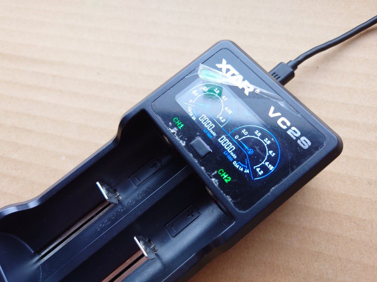 中古 XTAR VC2S USB 充電器 Li-ion/Ni-MH充電池対応 
