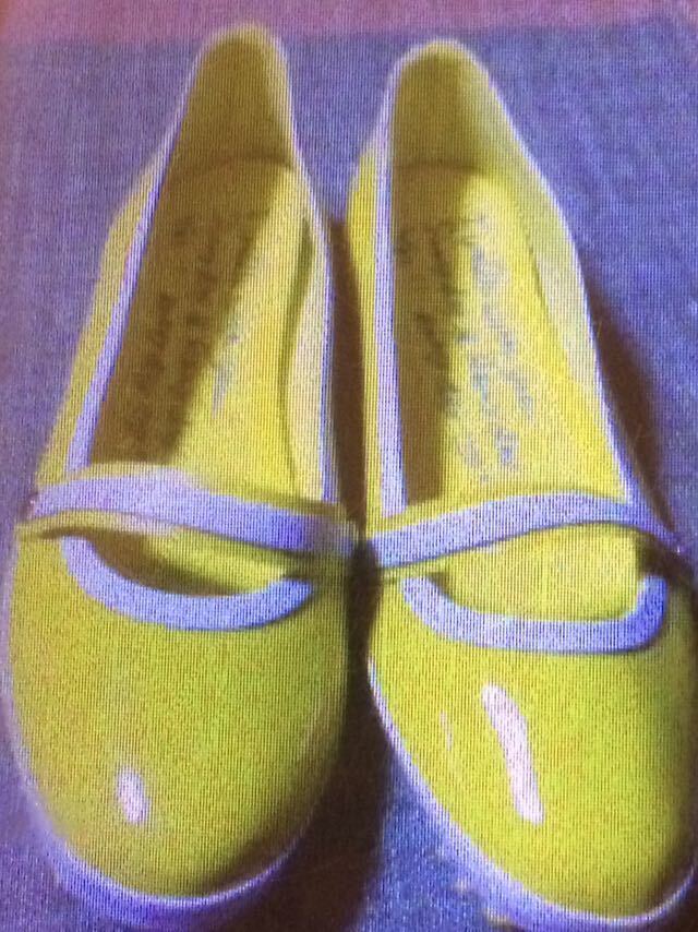 新品 レディースシューズ エナメル イエロー 黄色 くつ 靴 24㎝_画像1