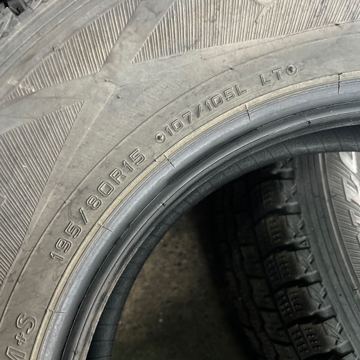 195/80R15 107/105L LT ダンロップ ウィンターマックス SV01 2023年製 4本セット 引き取り可 千葉県木更津市より _画像3