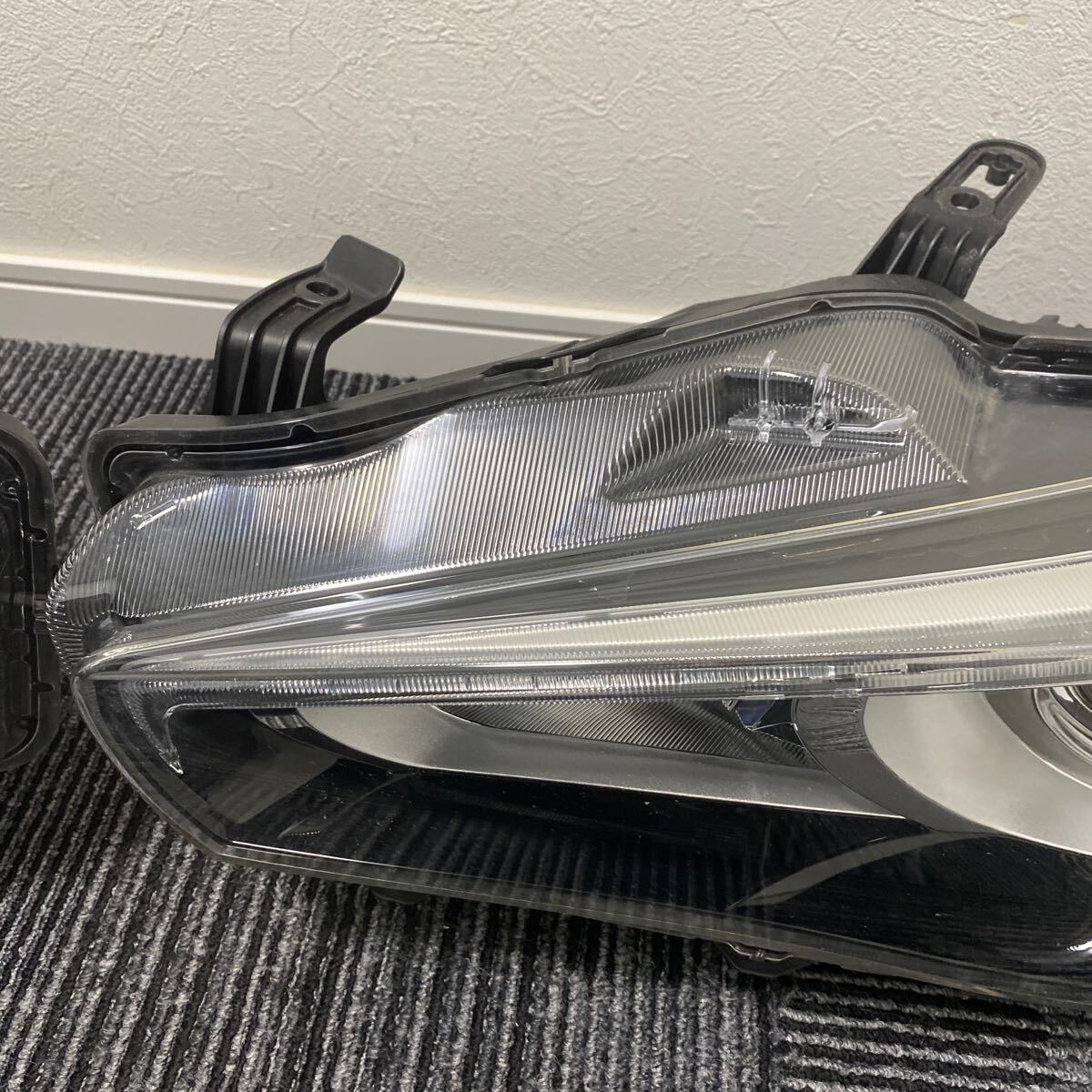 中古 日産 V37 HV37 YV37 SKYLINE スカイライン 前期  純正 LED ヘッドライト 左右セット KOITO 100-23616の画像4