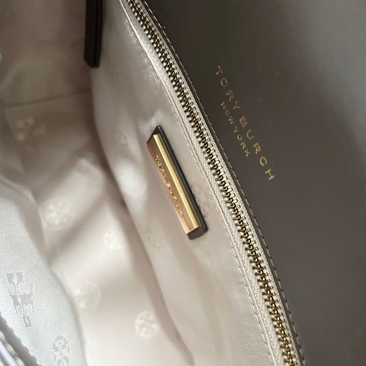 極美品 2way トリーバーチ ショルダーバッグ グレー 本革 極美品 2way トリーバーチ ショルダーバッグ グレー 本革