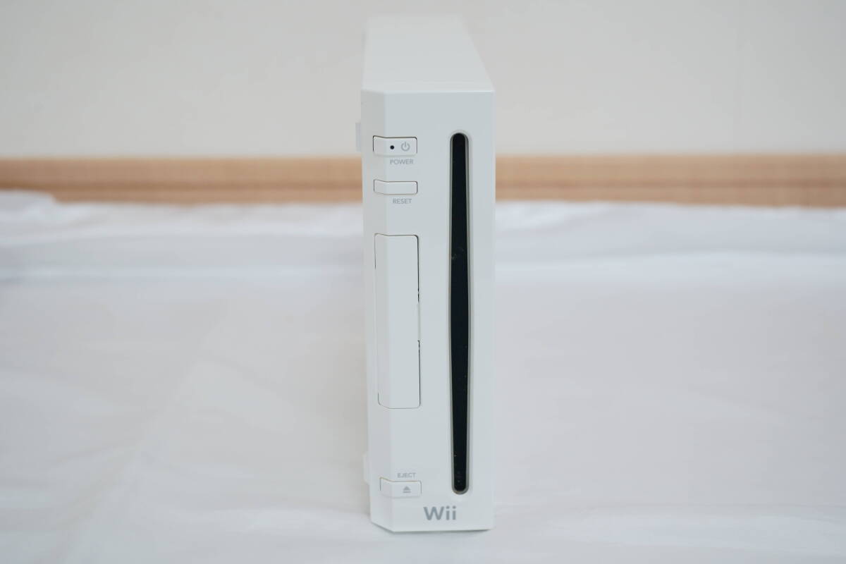 【Nintendo / 任天堂】Wii 白 シロ ゲーム機本体★動作確認済み★美品★センサーバー、ACアダプタ類付属_画像5