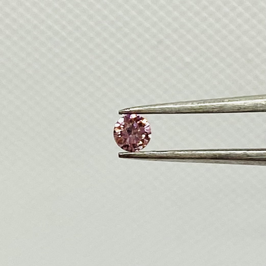 FANCY INTENSE PINK 0.056ct/RD/RT2621/CGL