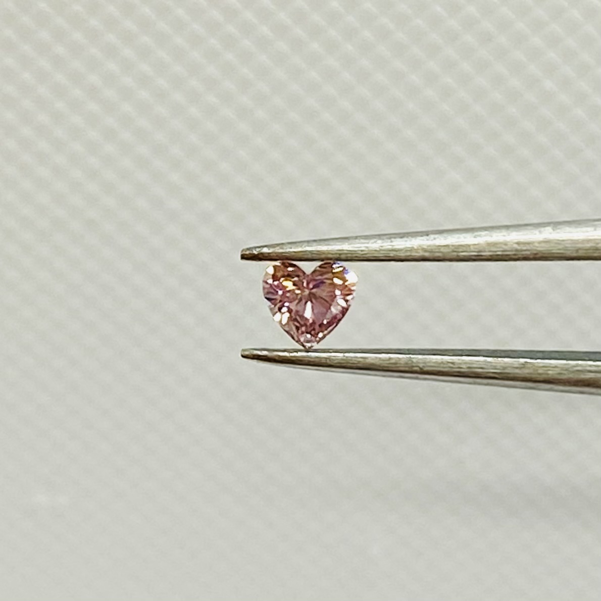 FANCY INTENSE PINK 0.063ct/HS/RT2452/CGL