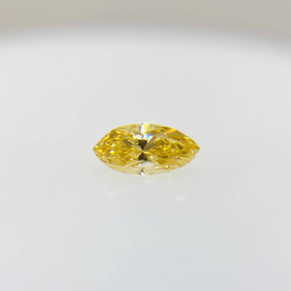 FANCY INTENSE ORANGY YELLOW 0.174ct MQ/RT2585/CGL