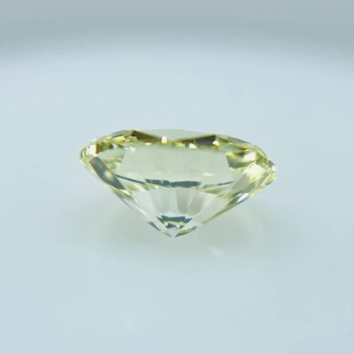 FANCY LIGHT YELLOW 0.920ct OV/RT2647/CGL