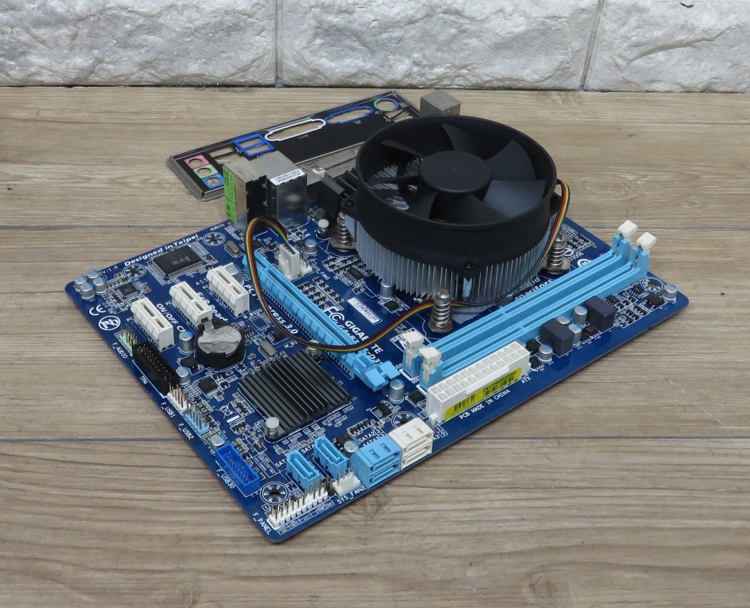 ★≪中古品≫マザーボード Gigabyte GA-B75M[t24040416]_画像1