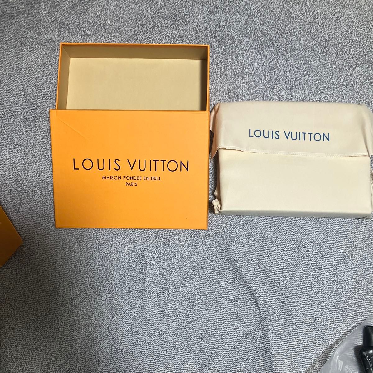 LOUIS VUITTONの香港直営店で購入した商品です。未使用です。使用しないのでお譲りします。認証ナンバーは63471です。