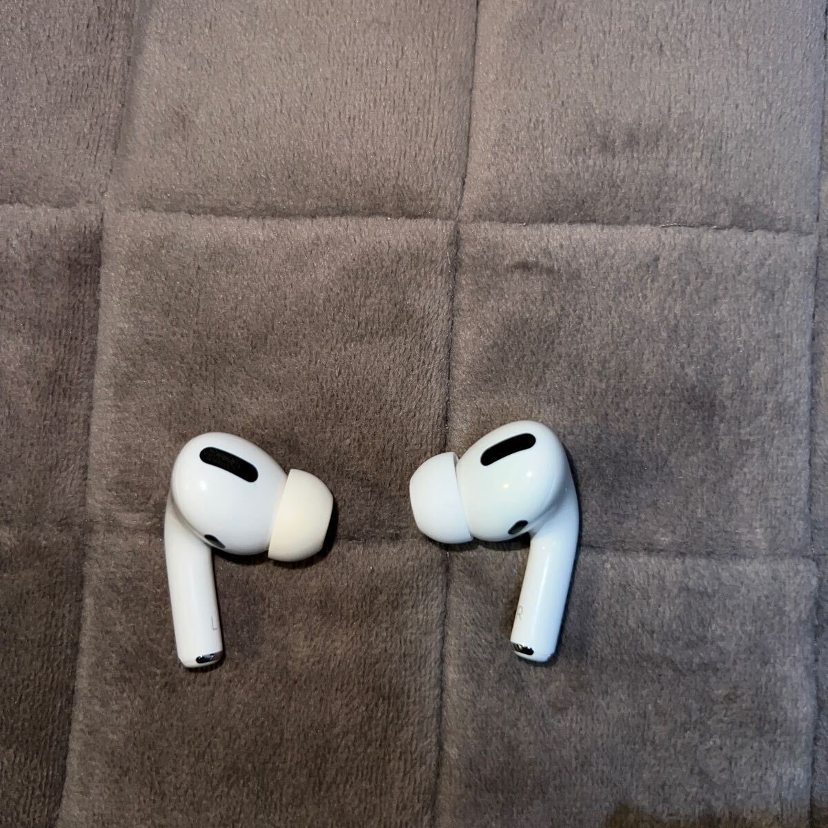 通電確認済！ AirPods Pro 第1世代 MWP22J/A Apple アップル ワイヤレスイヤホン Bluetooth 純正 清掃済 イヤホン ジャンク 箱付 の画像6