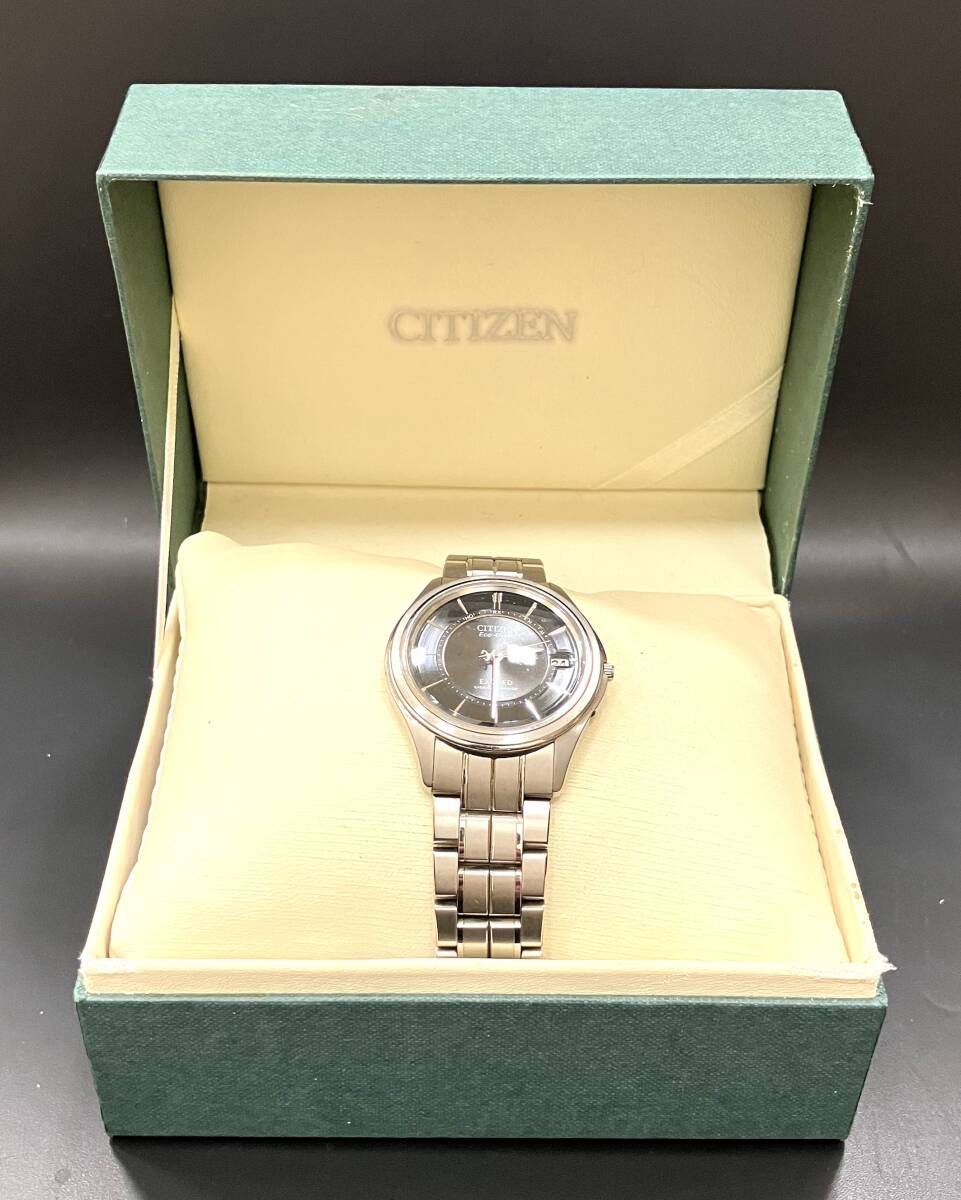 CITIZEN シチズン EXCEED エクシード H111-T012671 エコ・ドライブ 電波時計 チタン/サファイア 中古動作品 メンズ 腕時計_画像1