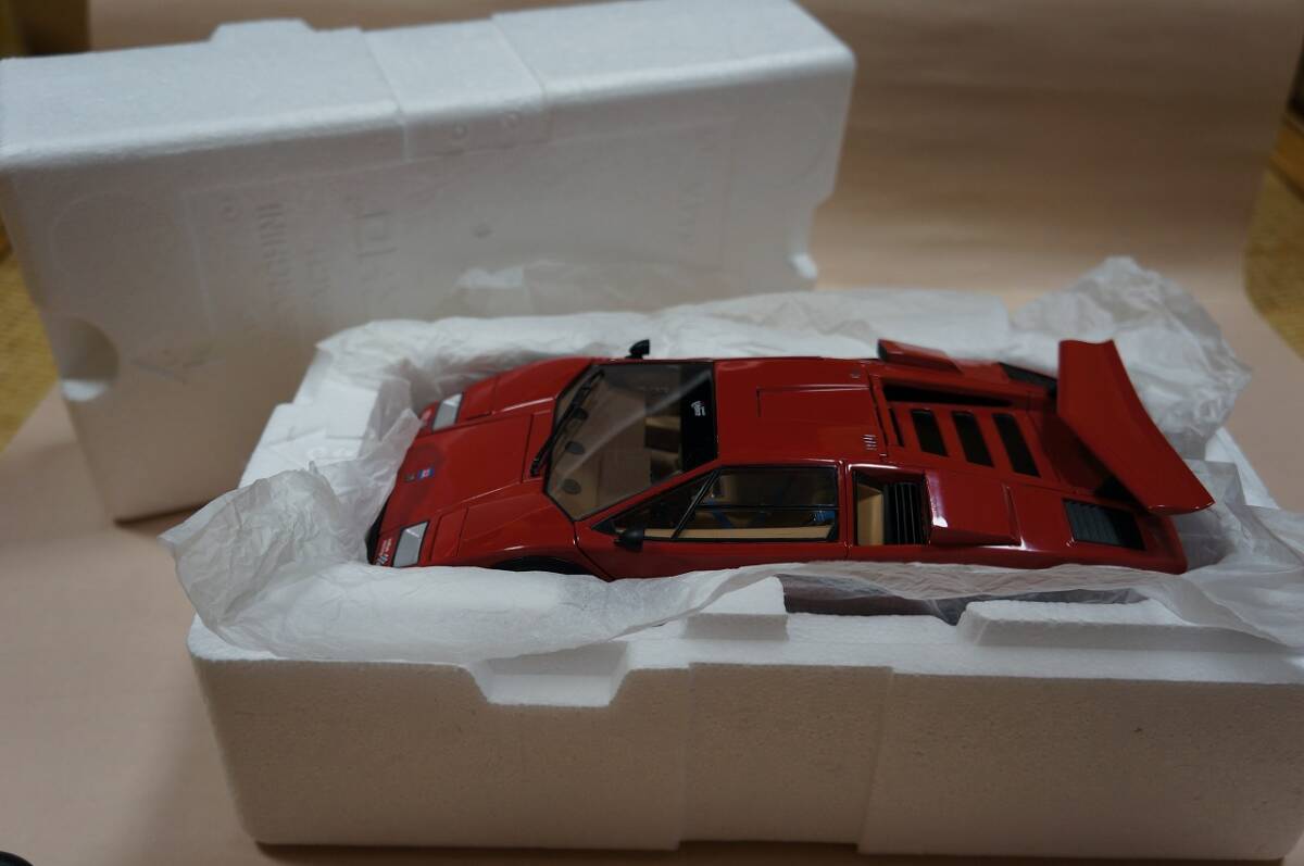 京商 1/18 ランボルギーニ カウンタック ウォルターウルフ [ アニバーサリー DVD付属 ] LP500S WW LAMBORGHINI COUNTACH 08323RV Kyoshoの画像3