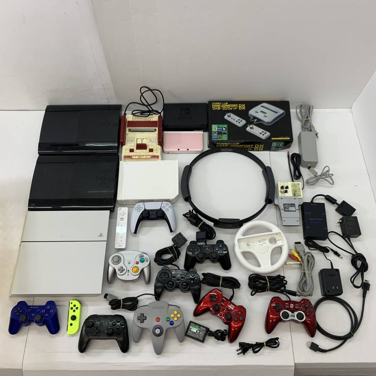 (25844)〓【1円～】ジャンクゲーム機・周辺機器まとめ 【PlayStation 3/PlayStation 4/Wii/ファミコン/DualSense など】 中古品の画像1