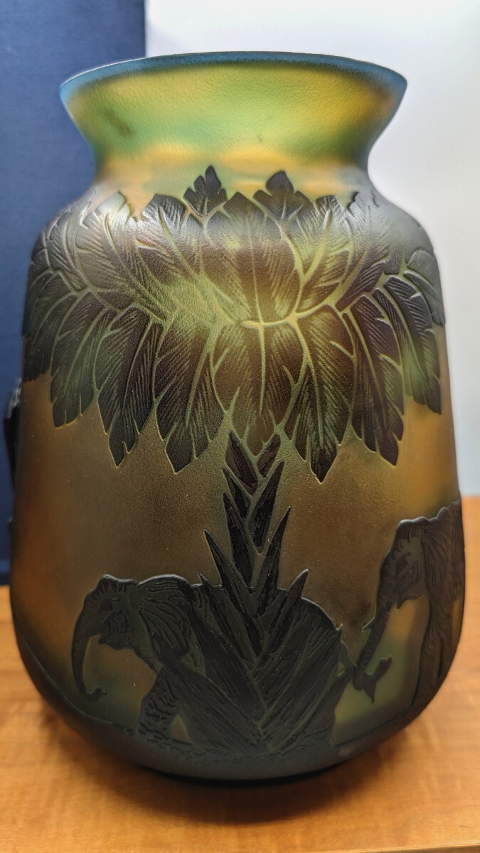 エミール　ガレ 群象文花瓶　象の壷 花瓶　被せガラス 高さ24cm　花器 技法 カメオ彫り 被せガラス アール・ヌーヴォー