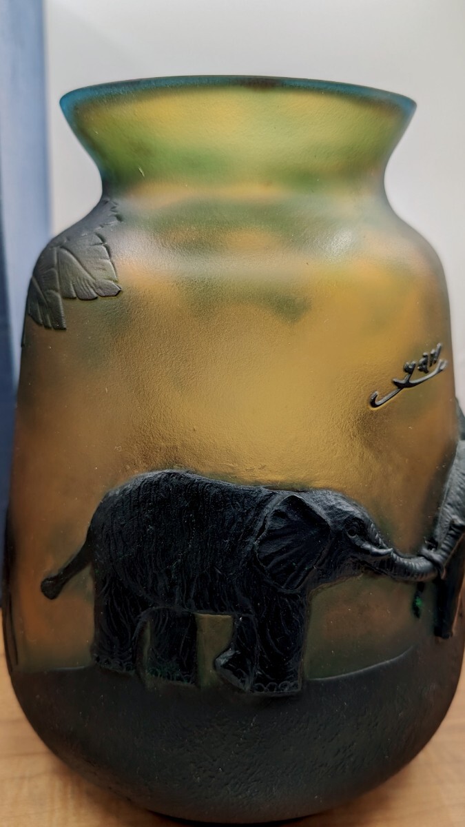 エミール　ガレ 群象文花瓶　象の壷 花瓶　被せガラス 高さ24cm　花器 技法 カメオ彫り 被せガラス アール・ヌーヴォー_画像5