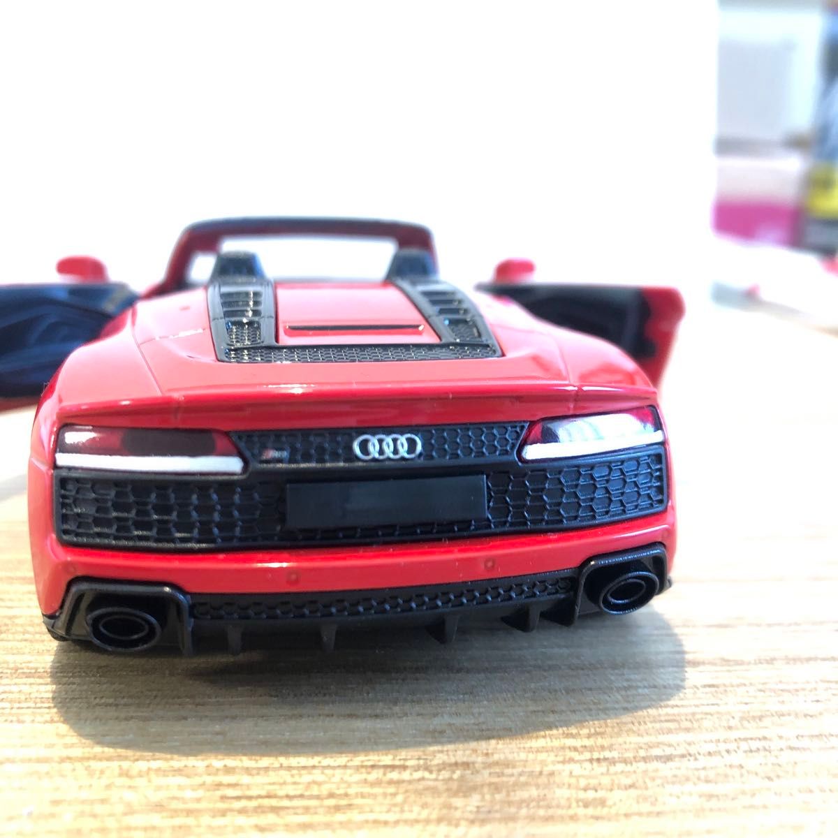 1/32 アウディ　R8　スパイダー  ミニカー　Audi