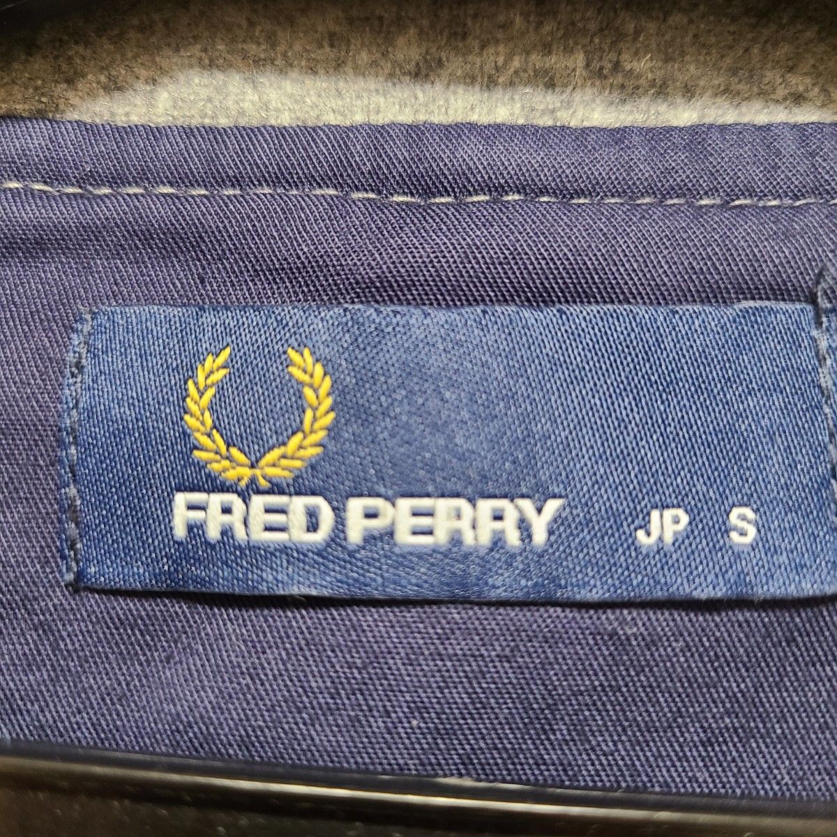 FRED PERRY フレッドペリー膝丈　グレー  ウールコート型番：F2362