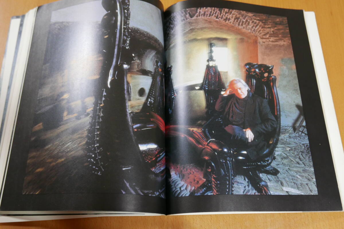 ＜洋書＞　TASCHEN　HR GIGER　ARh＋　H・R・ギーガー　画集　イラスト集　30cm・23cm　全96ページ　中古品_画像9