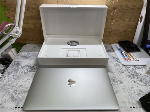 MacBookAir 2020年発売 MGN93J/A【安心保証】_画像2
