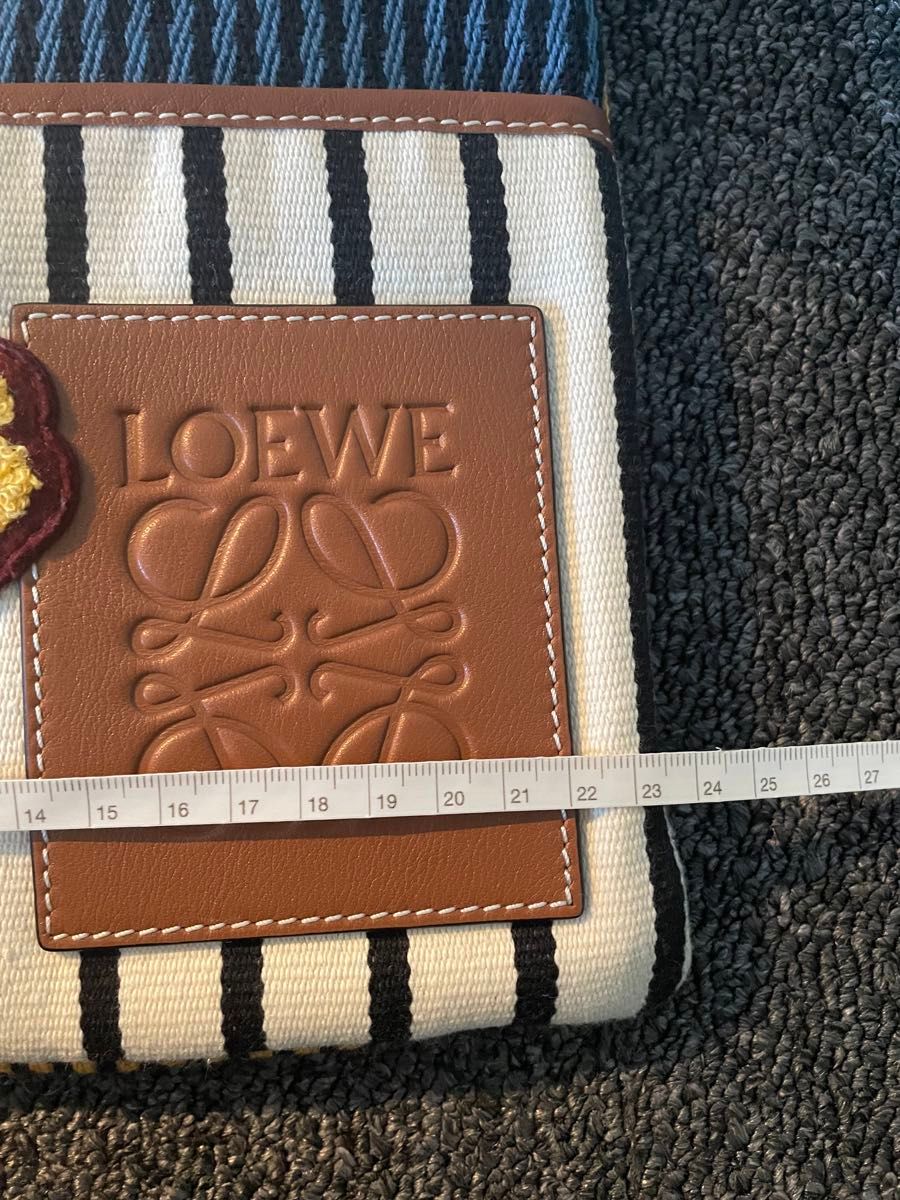 Loewe ロエベ　パウラズイビザ  ショルダーバッグ　レザーワッペン　アナグラム ミニサコッシュ