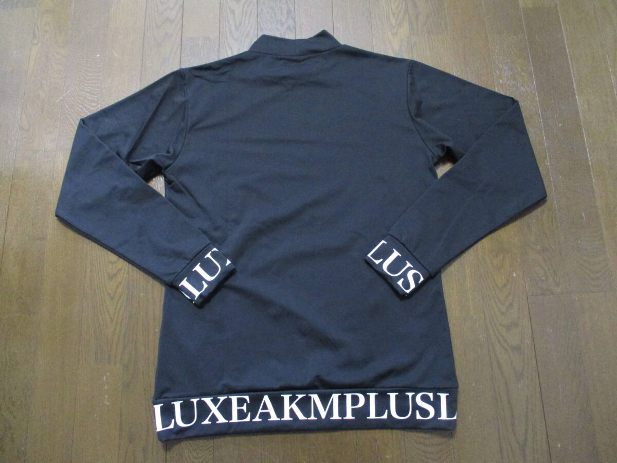 ☆LUXE AKM PLUS/リュクスエイケイエムプラス☆未使用 裾ロゴモックネック長袖Tシャツ サイズ：L ブラック ゴルフ トレーニング ジム _画像9