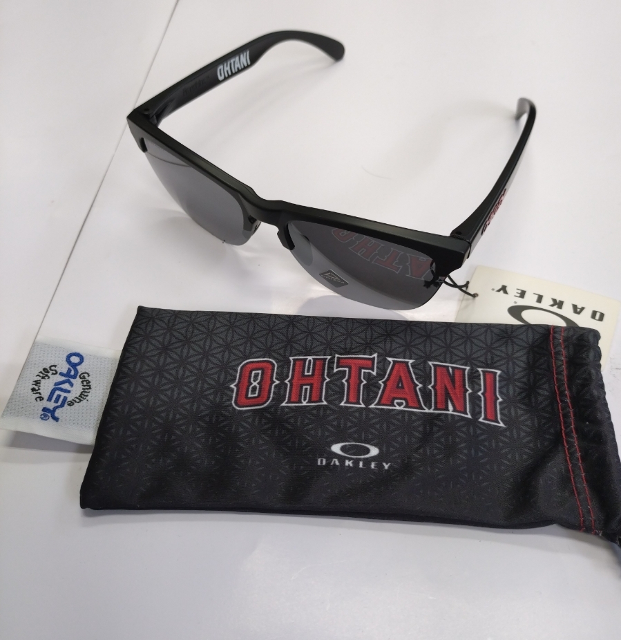 ☆激レア品☆限定品★大谷翔平シグネチャー×オークリー（OAKLEY）正規品 サングラス　9374-3863【FROGSKINS　LITE】【Prizm】プレミアム品_画像2