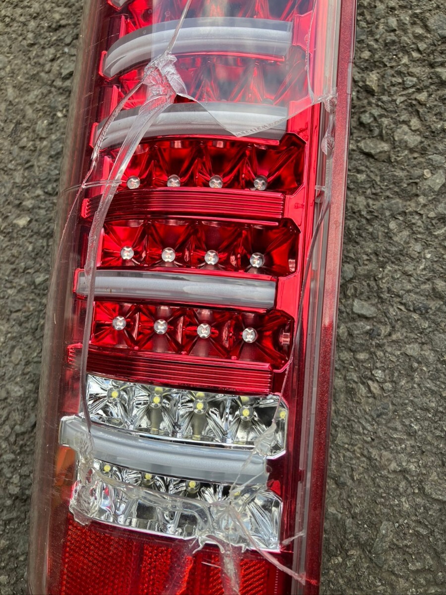Valenti ヴァレンティ トヨタ 200系 ハイエース レジアスエース テールランプ テールライト LED レッド ジャンク_画像5
