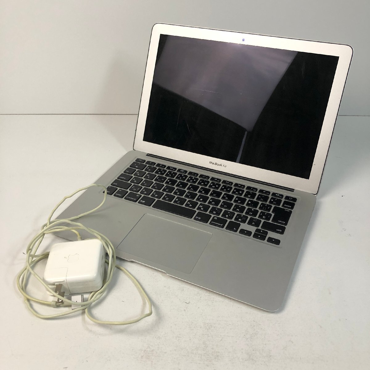 Y8-032八 Apple MacBook Air 2012 A1466 マック 起動 ジャンク品として 綺麗 愛知 80サイズ_画像1