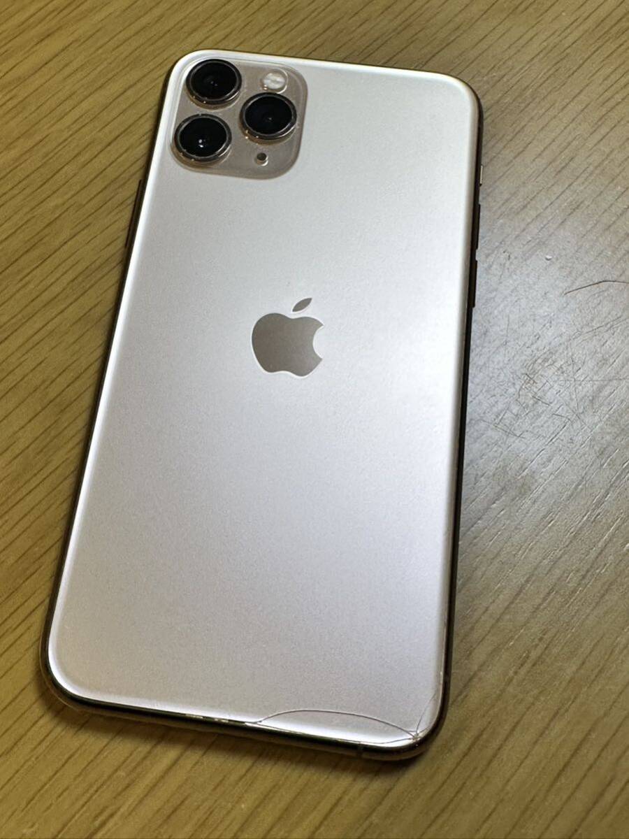 【中古】iPhone11pro 256GB au ゴールド バッテリー80% SIMロック有 裏面割れ有_画像2