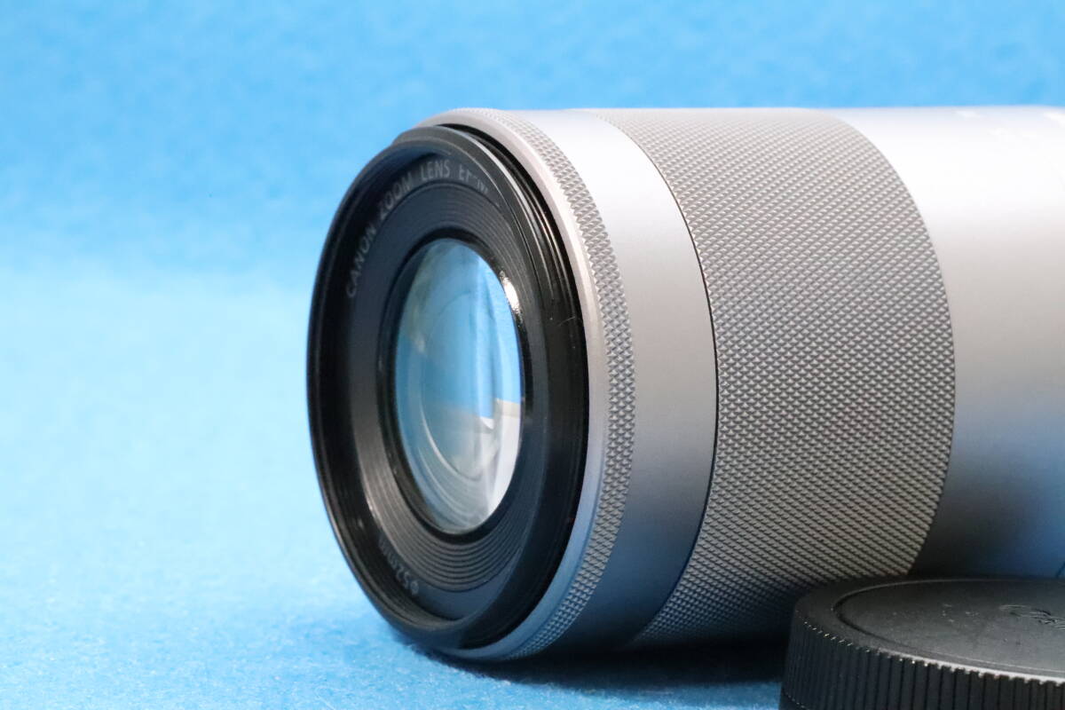 ■極上品■ Canon キヤノン EF-M 55-200mm F4.5-6.3 IS STM シルバー ☆純正レンズポーチ付♪ ＃27741_画像2