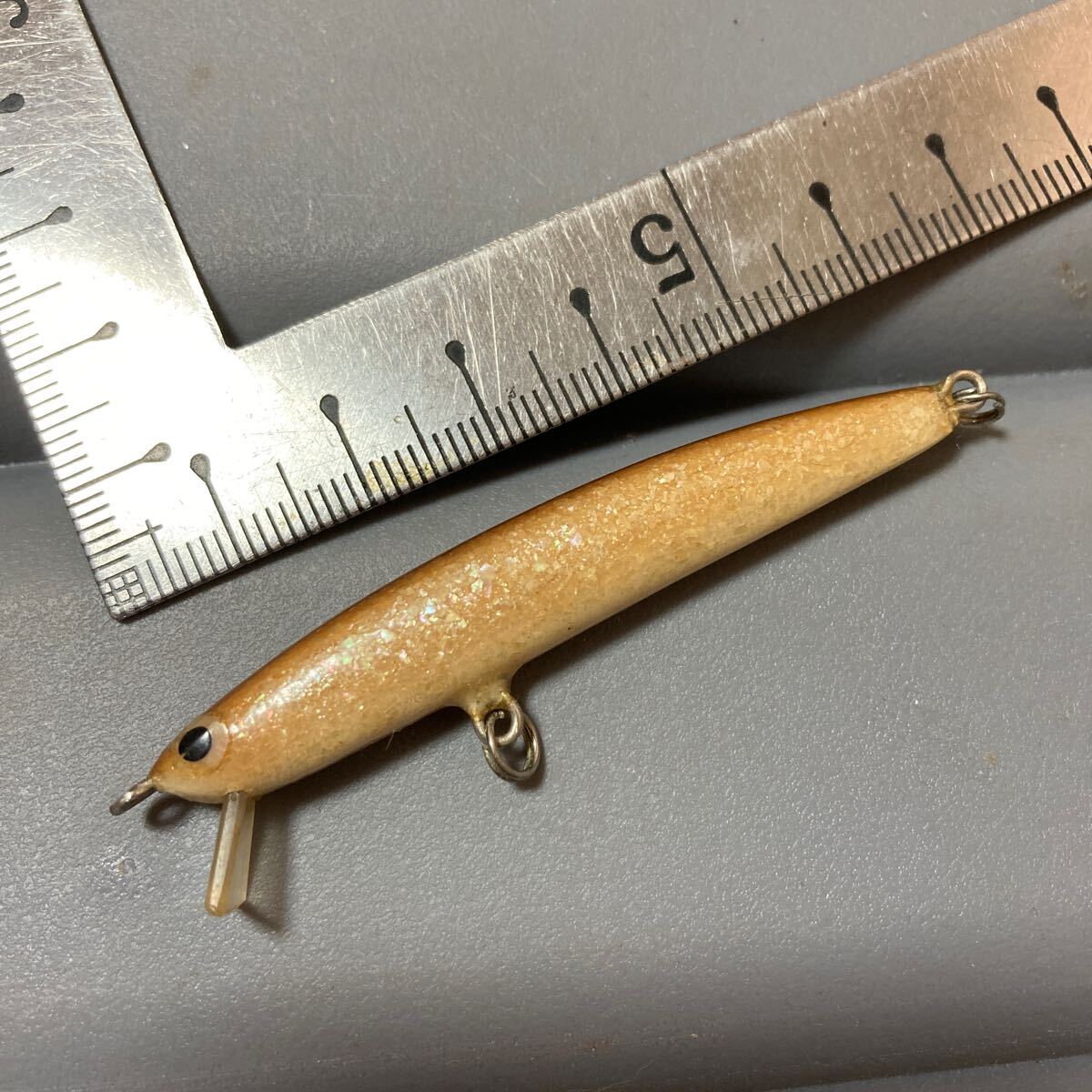 RARE FOLK ART ANTIQUE WOODEN FISHING LURE RED WHITE GLASS EYES COOL HARDWARE