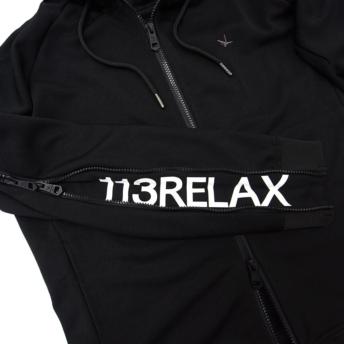 [新品]1PIU1UGUALE3 RELAX【L】ジップロゴ ジャージーパーカー ジャケット 袖に隠しロゴ 伸縮豊かなジャージ ウノピゥウノウグァーレトレ_画像4