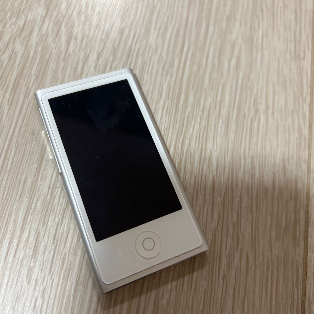 iPod nano 16GB 第7世代 A1446 Apple シルバー 本体のみ_画像2