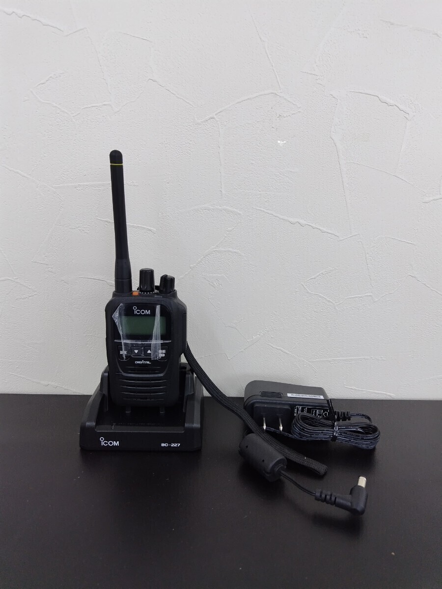 ICOM／アイコム　携帯型デジタルトランシーバー　IC-DRP7 充電器付/防塵・防水　D アイコム デジタル簡易無線機 トランシーバー 登録局 _画像1